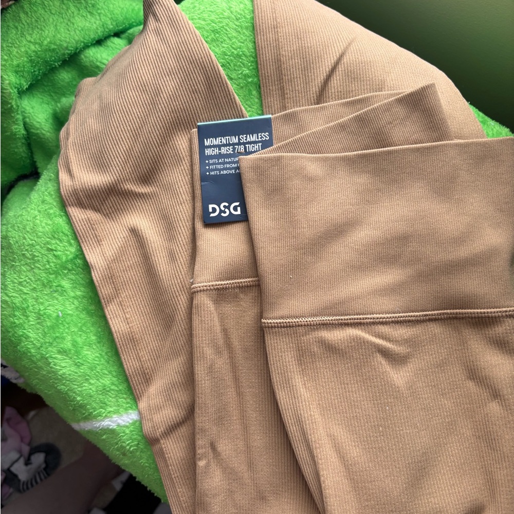 DSG Momentum Seamless High-Rise Leggings in Camel Brown